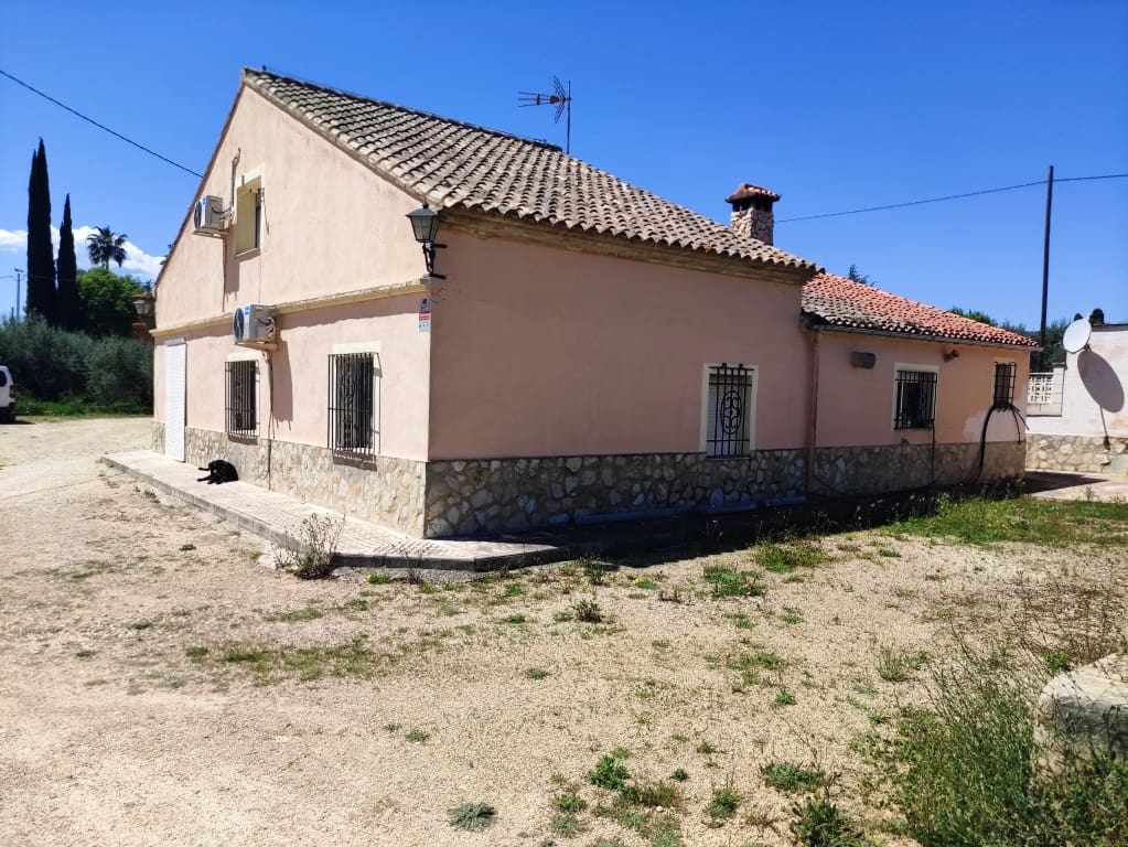 5 soveværelse Finca/Landehus til salg i Ontinyent med swimmingpool garage - € 295.000 (Ref: 3615452)