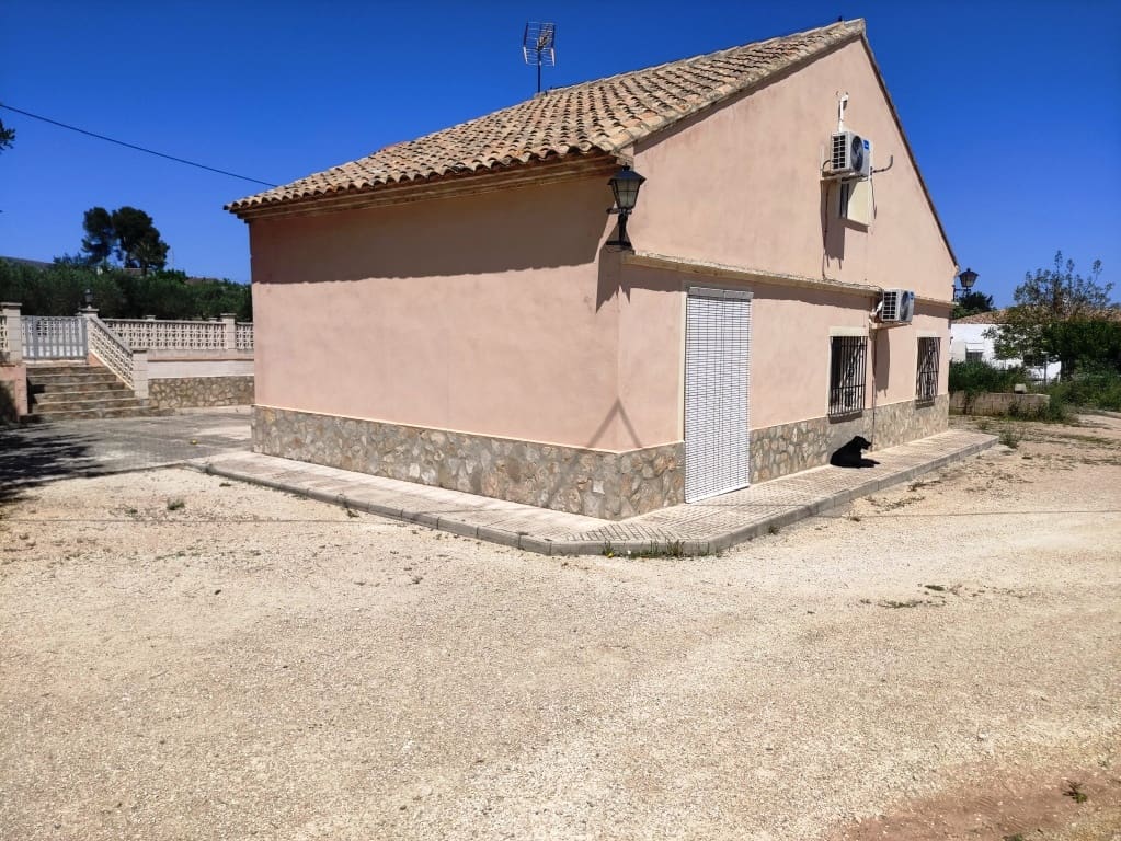 5 soveværelse Finca/Landehus til salg i Ontinyent med swimmingpool garage - € 295.000 (Ref: 3615452)