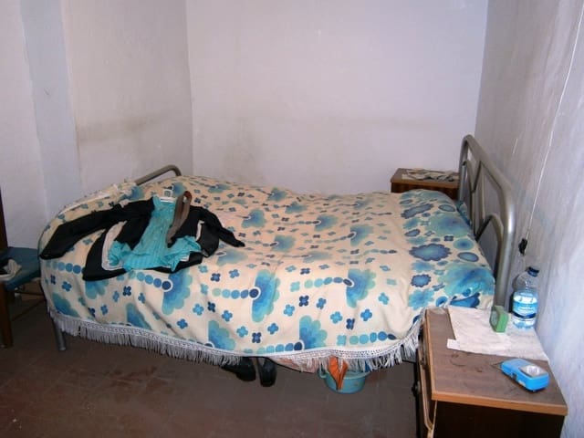 5 bedroom Townhouse for sale in Alcudia, Cocentaina - € 45,000 (Ref: 3615475)