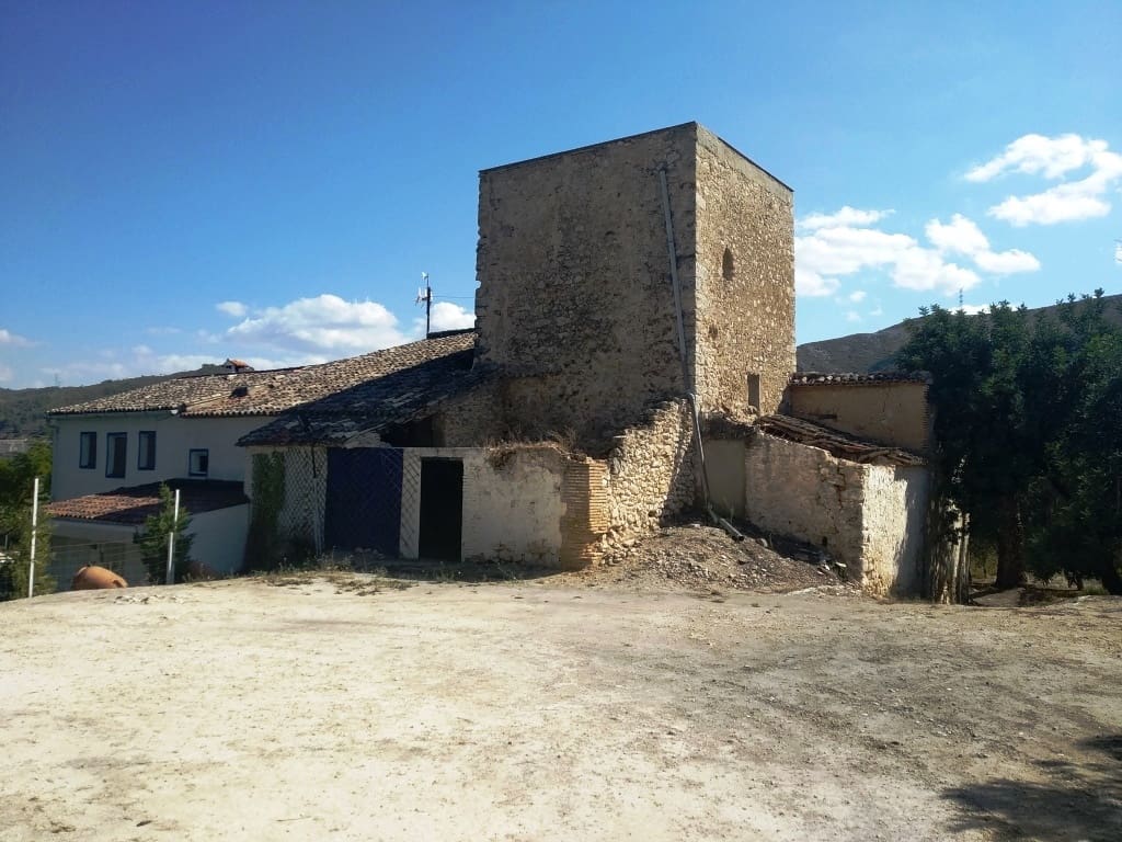 Finca/Landehus til salg i Ontinyent med garage - € 95.000 (Ref: 6151917)
