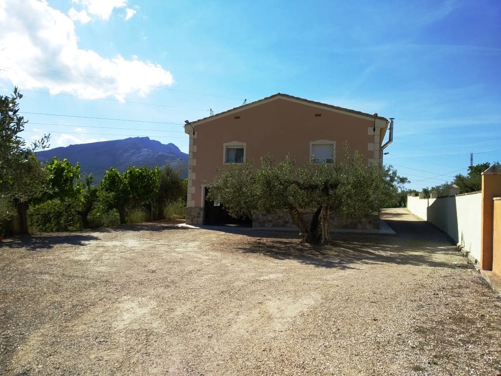 5 soveværelse Finca/Landehus til salg i Cocentaina med swimmingpool garage - € 399.000 (Ref: 6207263)