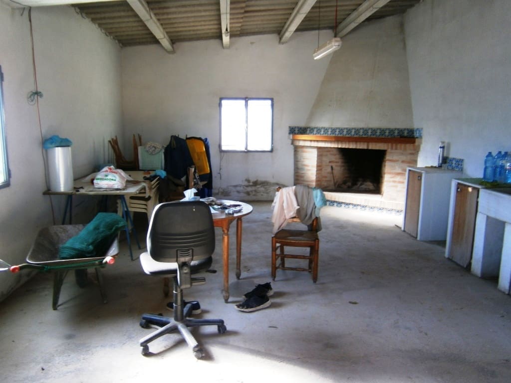 Finca/Landehus til salg i Agullent - € 80.000 (Ref: 6404286)