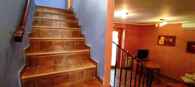 6 makuuhuone Omakotitalo myytävänä paikassa Bocairent - 240 000 € (Ref: 6941274)