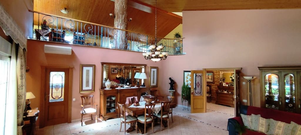 6 soveværelse Villa til salg i Ontinyent med swimmingpool garage - € 550.000 (Ref: 6943631)