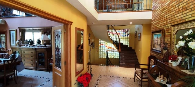 6 sypialnia Willa na sprzedaż w Ontinyent z basenem garażem - 550 000 € (Ref: 6943631)