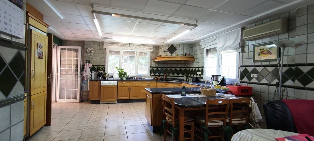 6 soveværelse Villa til salg i Ontinyent med swimmingpool garage - € 550.000 (Ref: 6943631)