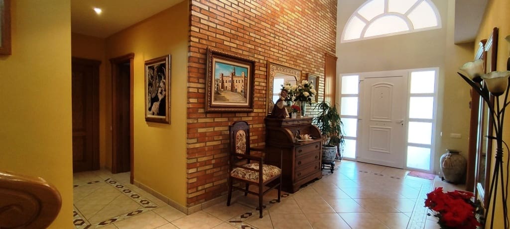 6 soveværelse Villa til salg i Ontinyent med swimmingpool garage - € 550.000 (Ref: 6943631)