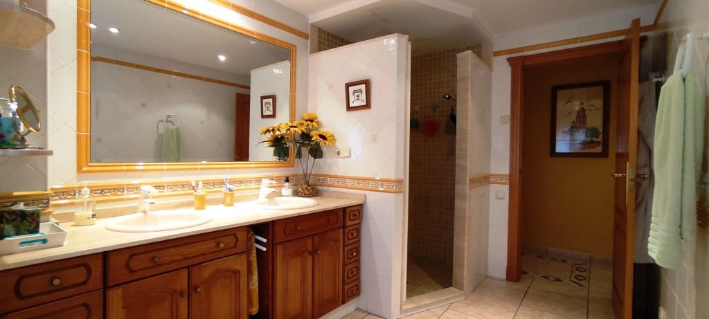 6 soveværelse Villa til salg i Ontinyent med swimmingpool garage - € 550.000 (Ref: 6943631)