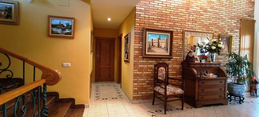 6 soveværelse Villa til salg i Ontinyent med swimmingpool garage - € 550.000 (Ref: 6943631)