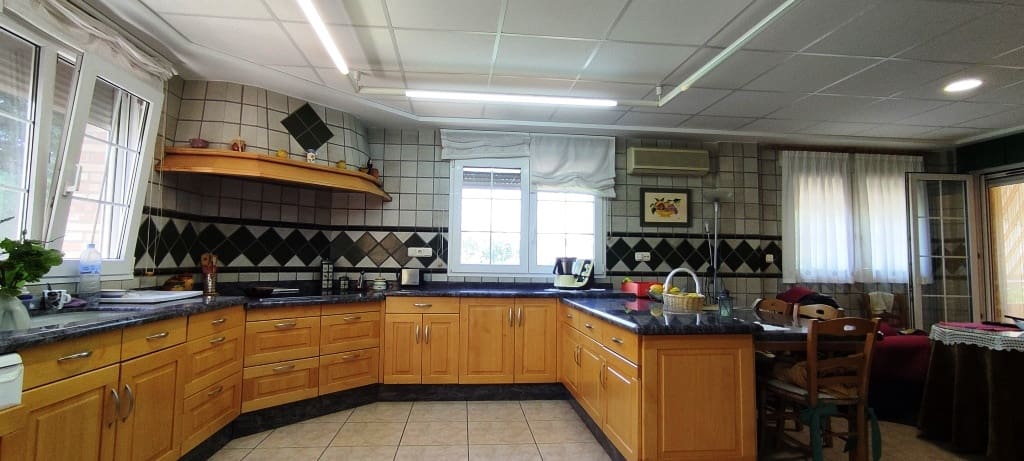 6 soveværelse Villa til salg i Ontinyent med swimmingpool garage - € 550.000 (Ref: 6943631)