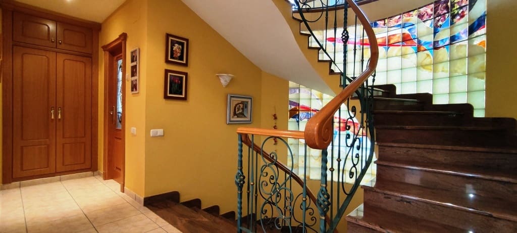 6 soveværelse Villa til salg i Ontinyent med swimmingpool garage - € 550.000 (Ref: 6943631)