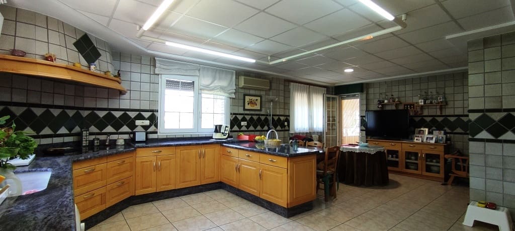 6 soveværelse Villa til salg i Ontinyent med swimmingpool garage - € 550.000 (Ref: 6943631)