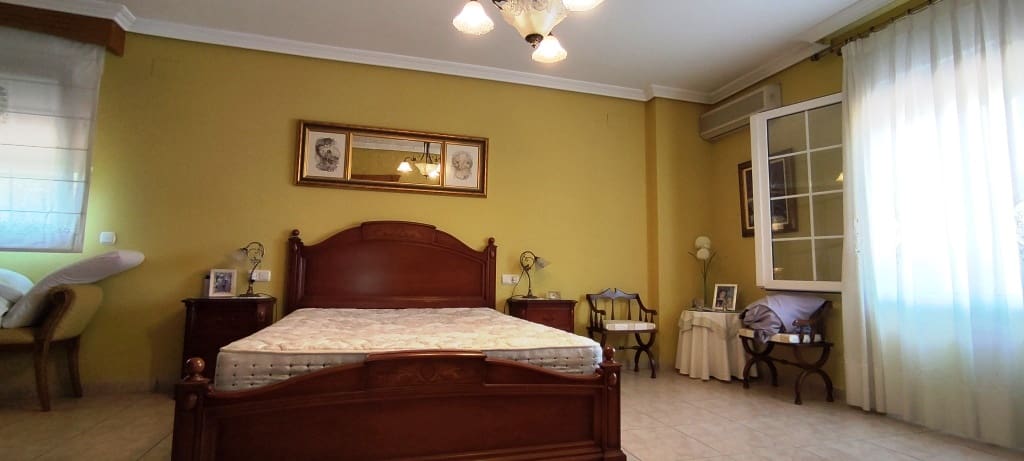 6 soveværelse Villa til salg i Ontinyent med swimmingpool garage - € 550.000 (Ref: 6943631)