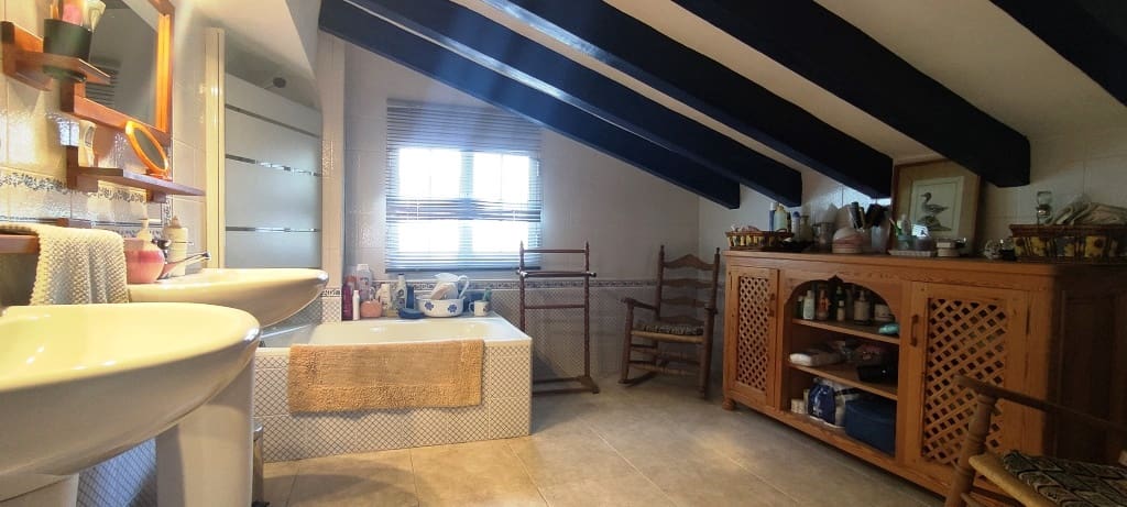 11 soverom Finca/Herregård til salgs i Torremanzanas med garasje - € 990 000 (Ref: 8135679)