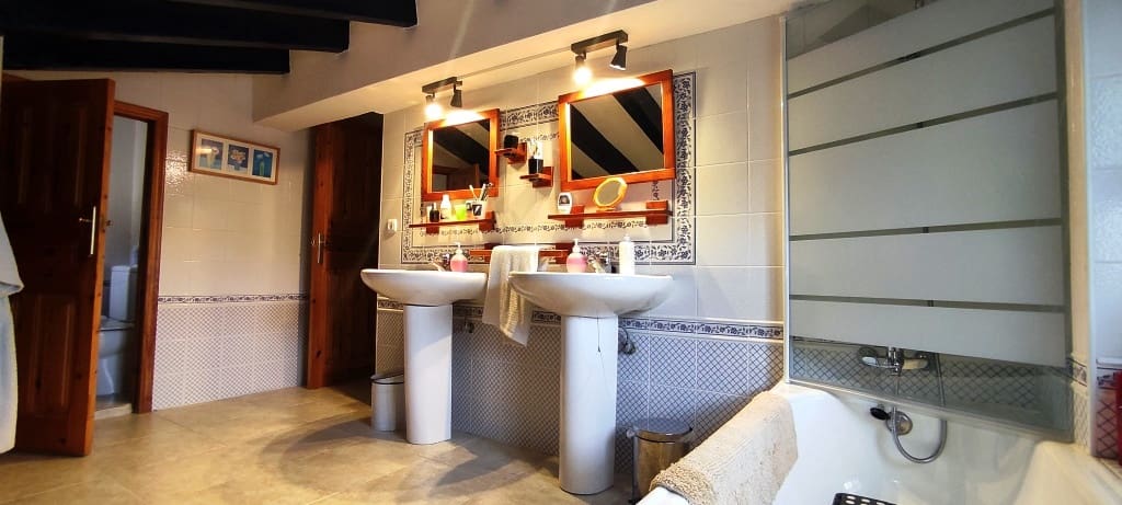 11 soverom Finca/Herregård til salgs i Torremanzanas med garasje - € 990 000 (Ref: 8135679)