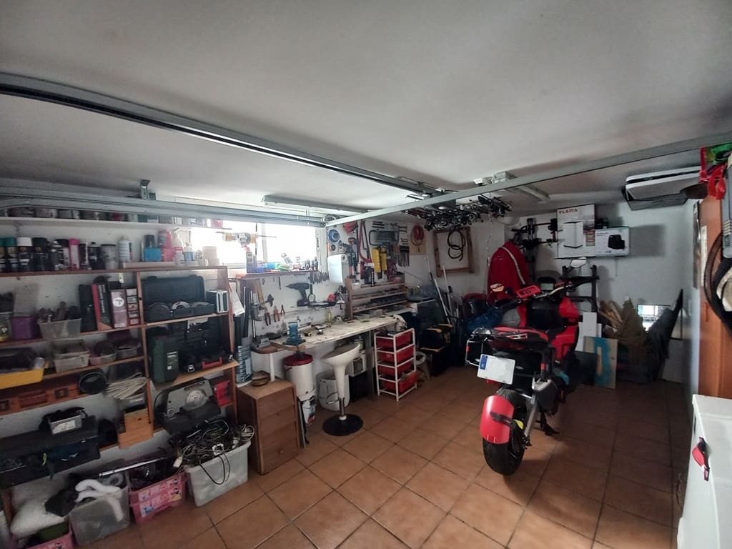 3 soveværelse Semi-Rækkehus til salg i Oliva med garage - € 295.000 (Ref: 8862041)