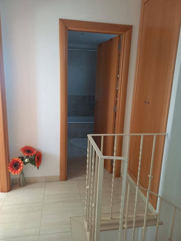 3 soveværelse Semi-Rækkehus til salg i Oliva med garage - € 295.000 (Ref: 8862041)