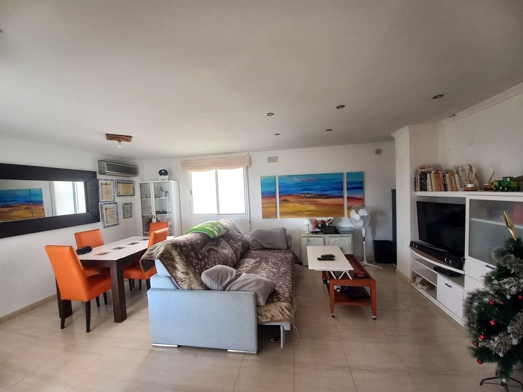 3 soveværelse Semi-Rækkehus til salg i Oliva med garage - € 295.000 (Ref: 8862041)