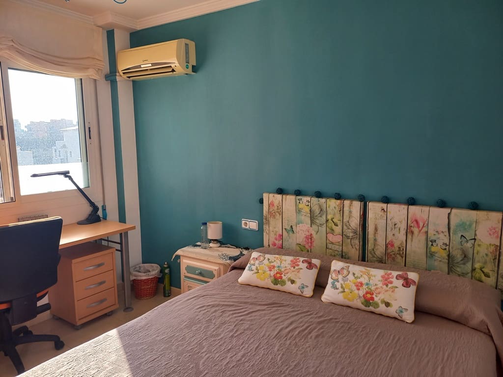 3 soveværelse Semi-Rækkehus til salg i Oliva med garage - € 295.000 (Ref: 8862041)