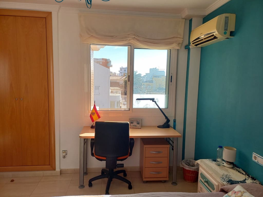 3 soveværelse Semi-Rækkehus til salg i Oliva med garage - € 295.000 (Ref: 8862041)