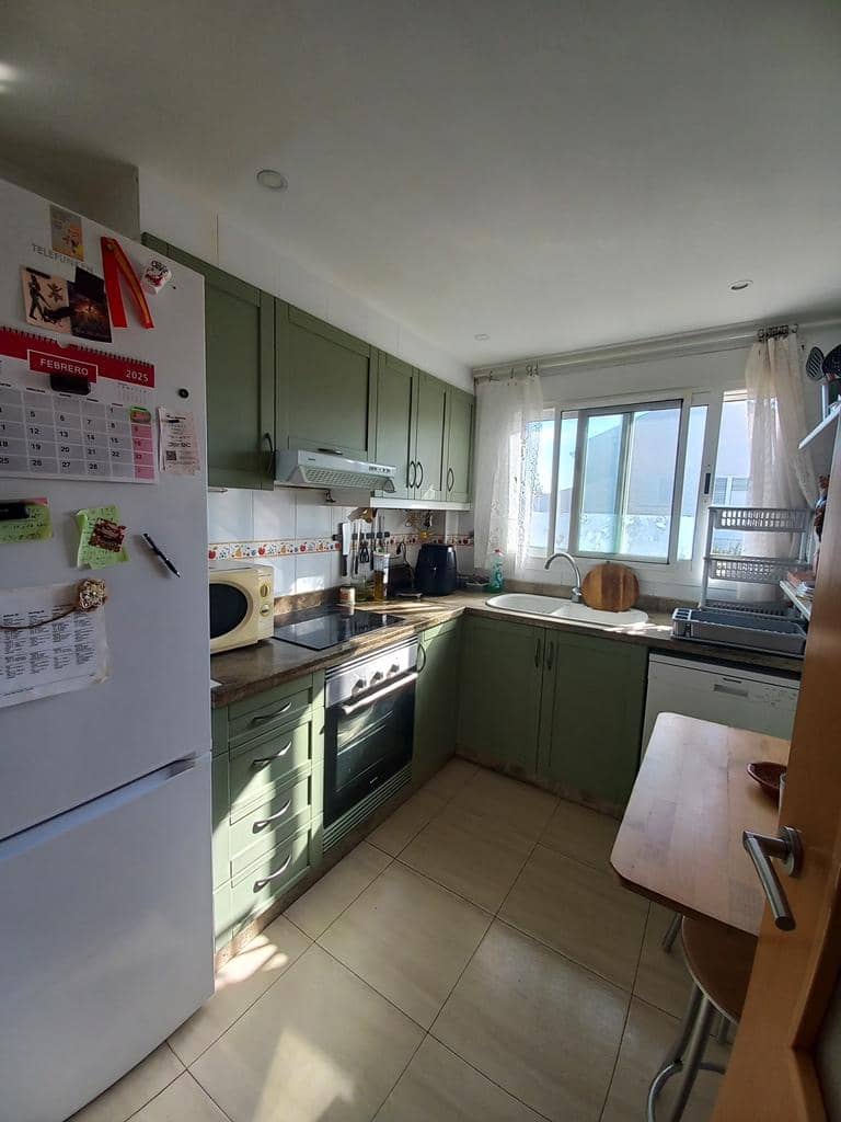 3 soveværelse Semi-Rækkehus til salg i Oliva med garage - € 295.000 (Ref: 8862041)