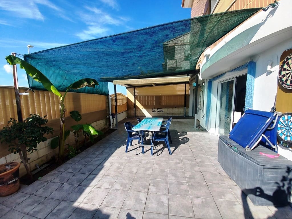 3 soveværelse Semi-Rækkehus til salg i Oliva med garage - € 295.000 (Ref: 8862041)