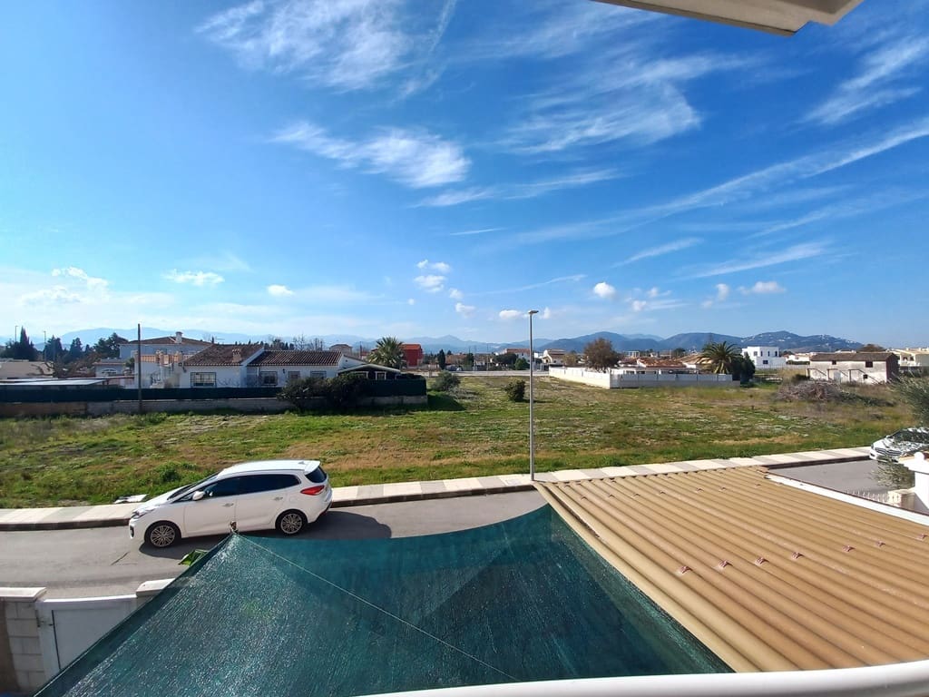 3 soveværelse Semi-Rækkehus til salg i Oliva med garage - € 295.000 (Ref: 8862041)