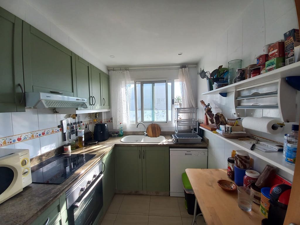 3 soveværelse Semi-Rækkehus til salg i Oliva med garage - € 295.000 (Ref: 8862041)