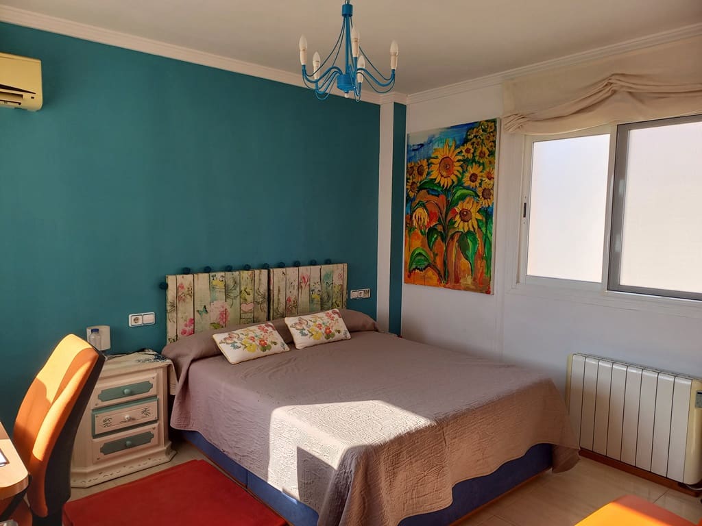 3 soveværelse Semi-Rækkehus til salg i Oliva med garage - € 295.000 (Ref: 8862041)