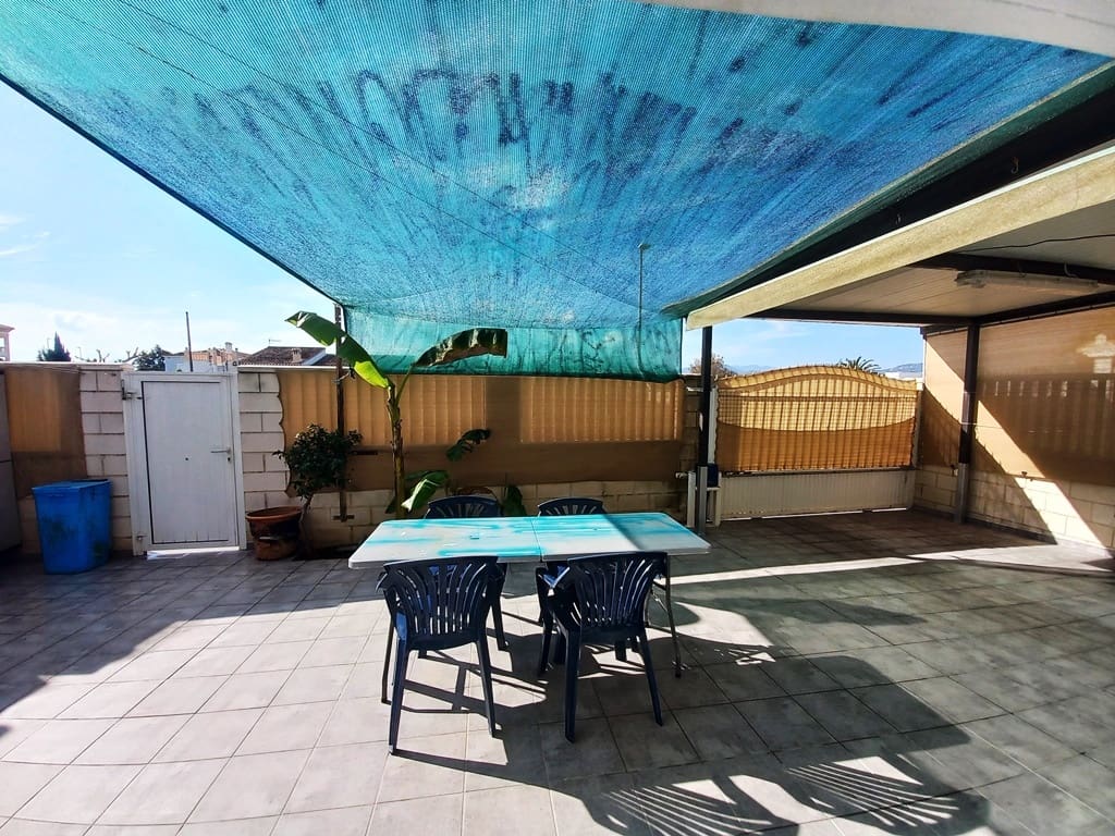 3 soveværelse Semi-Rækkehus til salg i Oliva med garage - € 295.000 (Ref: 8862041)