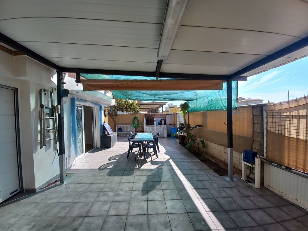 3 soveværelse Semi-Rækkehus til salg i Oliva med garage - € 295.000 (Ref: 8862041)