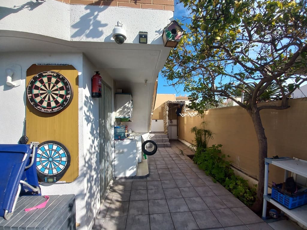 3 soveværelse Semi-Rækkehus til salg i Oliva med garage - € 295.000 (Ref: 8862041)