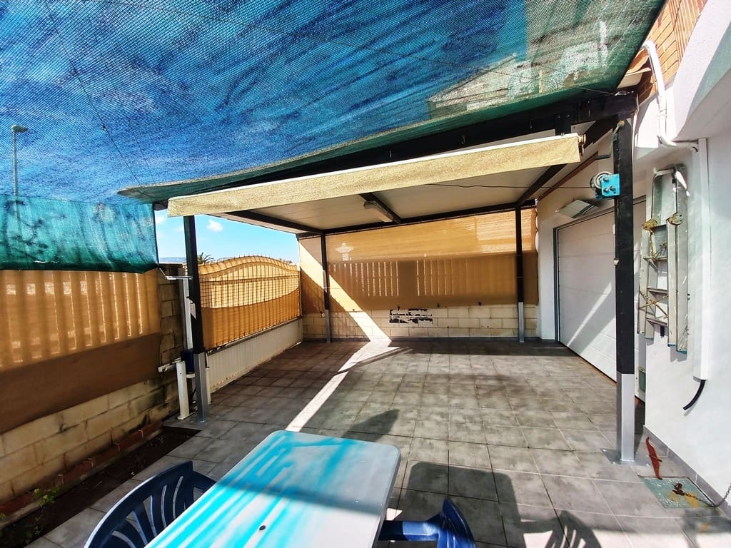 3 soveværelse Semi-Rækkehus til salg i Oliva med garage - € 295.000 (Ref: 8862041)