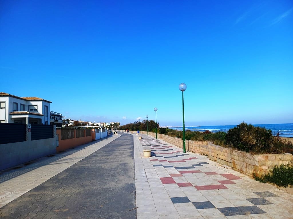 3 soveværelse Semi-Rækkehus til salg i Oliva med garage - € 295.000 (Ref: 8862041)