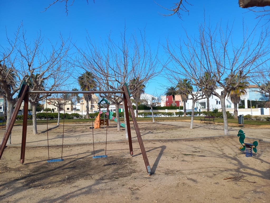 3 soveværelse Semi-Rækkehus til salg i Oliva med garage - € 295.000 (Ref: 8862041)