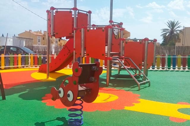 3 quarto Moradia para venda em Centro Urbano, Dénia com piscina - 438 000 € (Ref: 8930436)