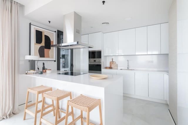 2 soverom Leilighet til salgs i Playa Poniente, Benidorm med svømmebasseng - € 665 000 (Ref: 8973824)