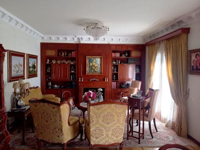 5 bedroom Apartment for sale in Beniarbeig - € 199,999 (Ref: 9022669)