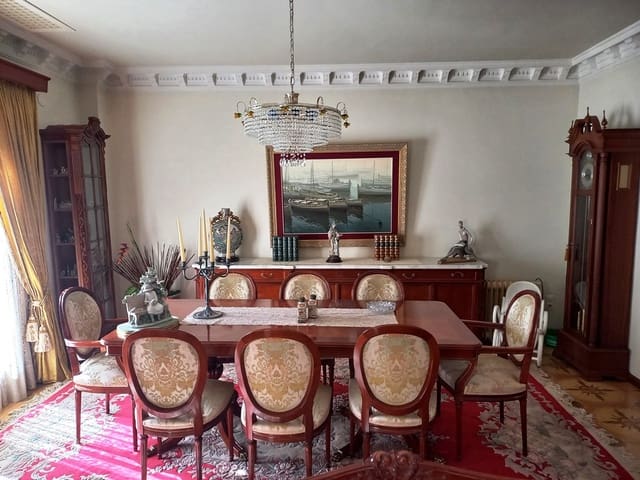 5 bedroom Apartment for sale in Beniarbeig - € 199,999 (Ref: 9022669)