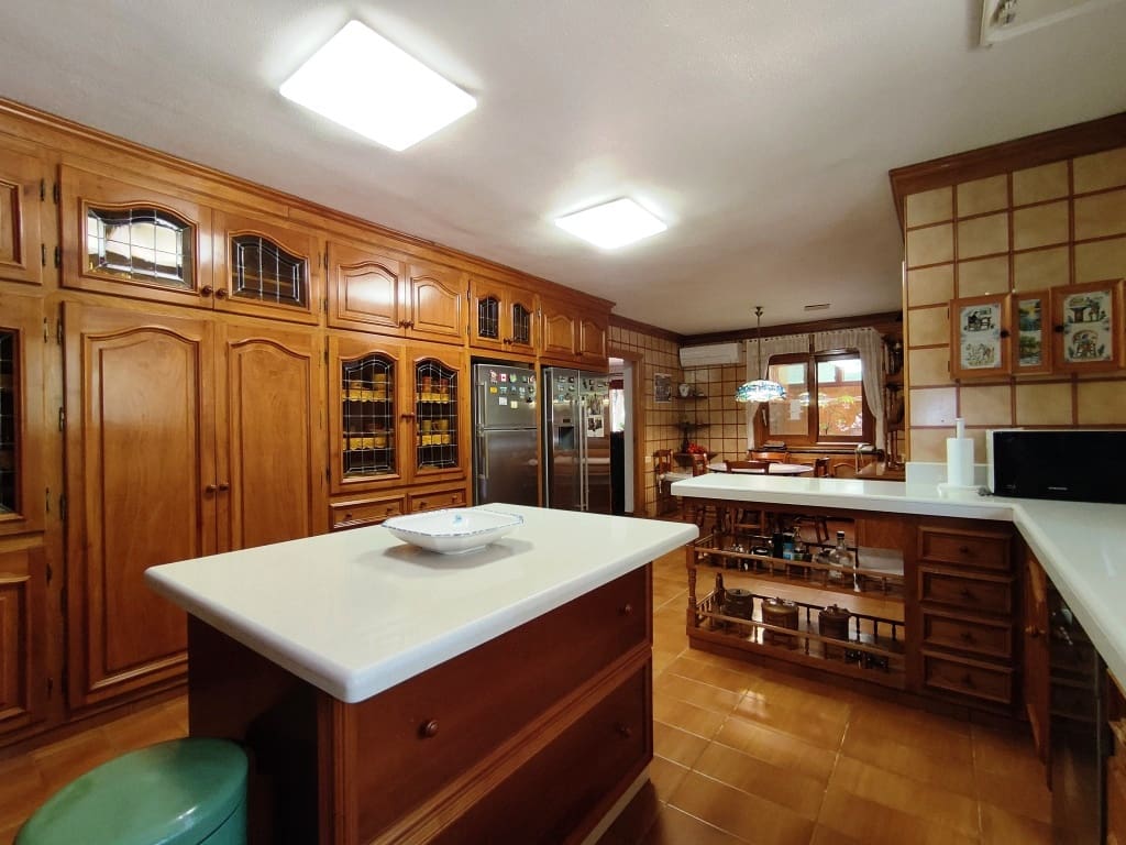 13 soverom Villa til salgs i Cocentaina med svømmebasseng garasje - € 1 950 000 (Ref: 9100107)