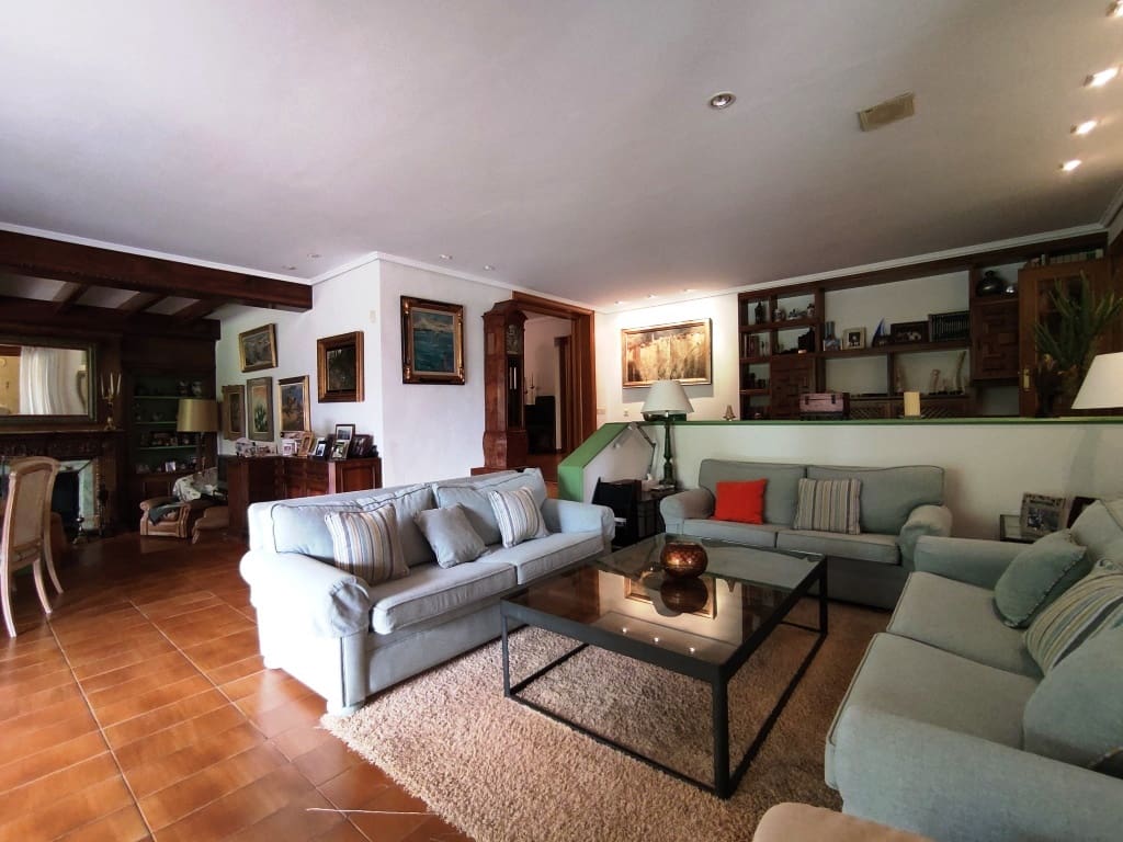 13 soverom Villa til salgs i Cocentaina med svømmebasseng garasje - € 1 950 000 (Ref: 9100107)