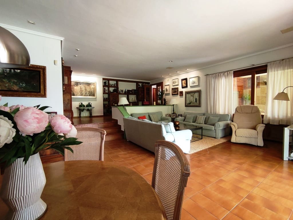 13 soverom Villa til salgs i Cocentaina med svømmebasseng garasje - € 1 950 000 (Ref: 9100107)