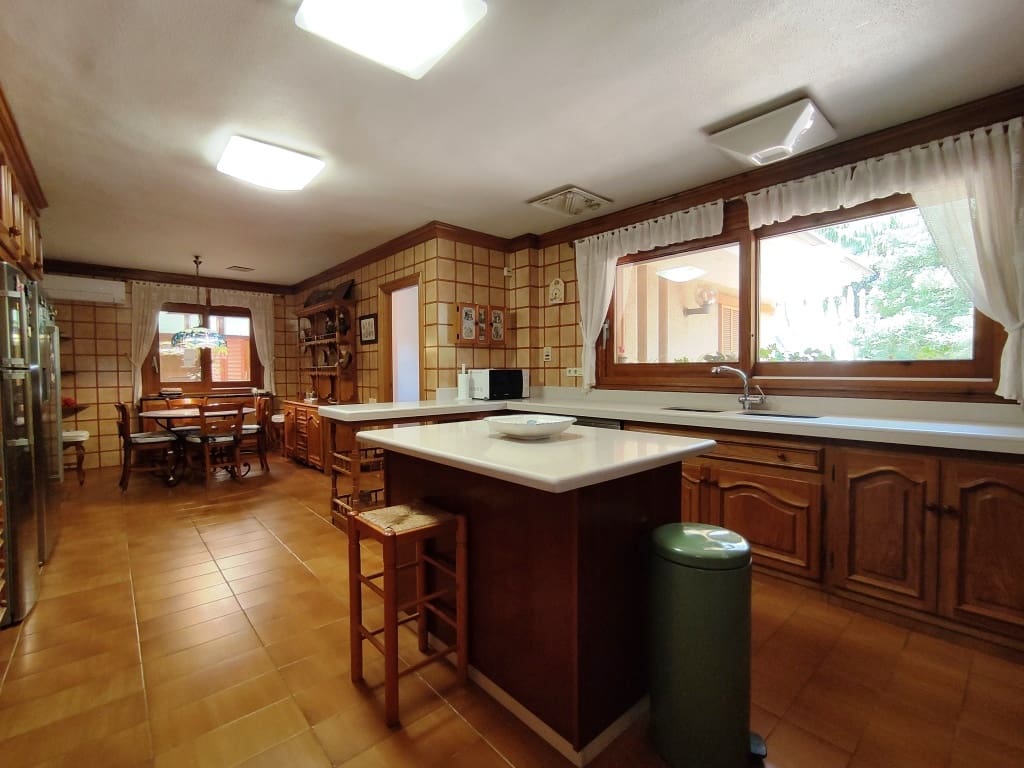 13 soverom Villa til salgs i Cocentaina med svømmebasseng garasje - € 1 950 000 (Ref: 9100107)