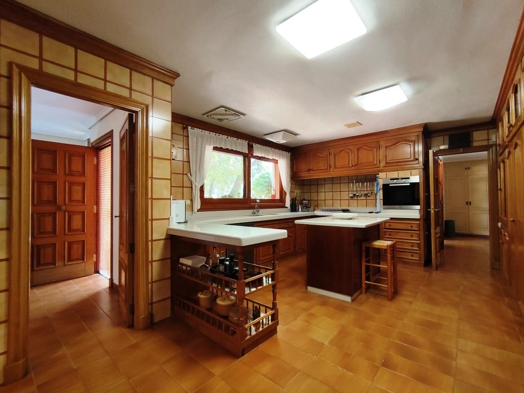 13 soverom Villa til salgs i Cocentaina med svømmebasseng garasje - € 1 950 000 (Ref: 9100107)