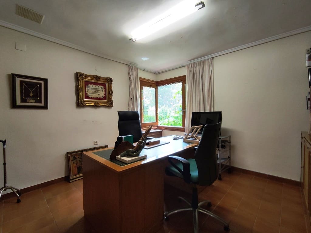 13 soverom Villa til salgs i Cocentaina med svømmebasseng garasje - € 1 950 000 (Ref: 9100107)