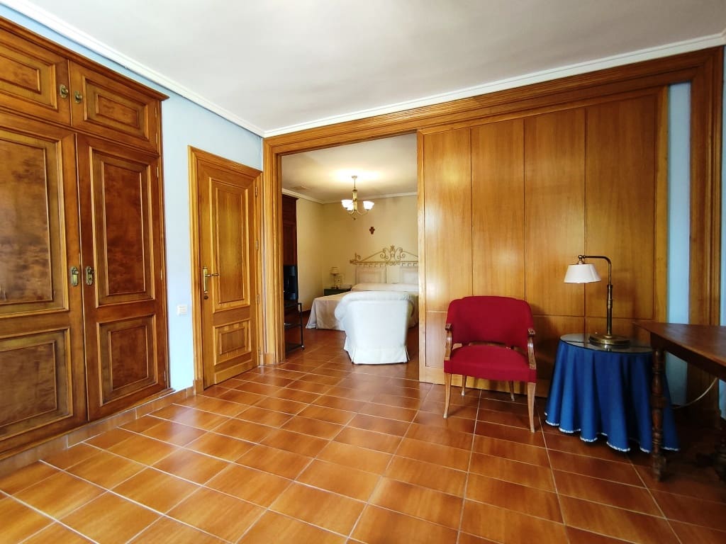 13 soverom Villa til salgs i Cocentaina med svømmebasseng garasje - € 1 950 000 (Ref: 9100107)