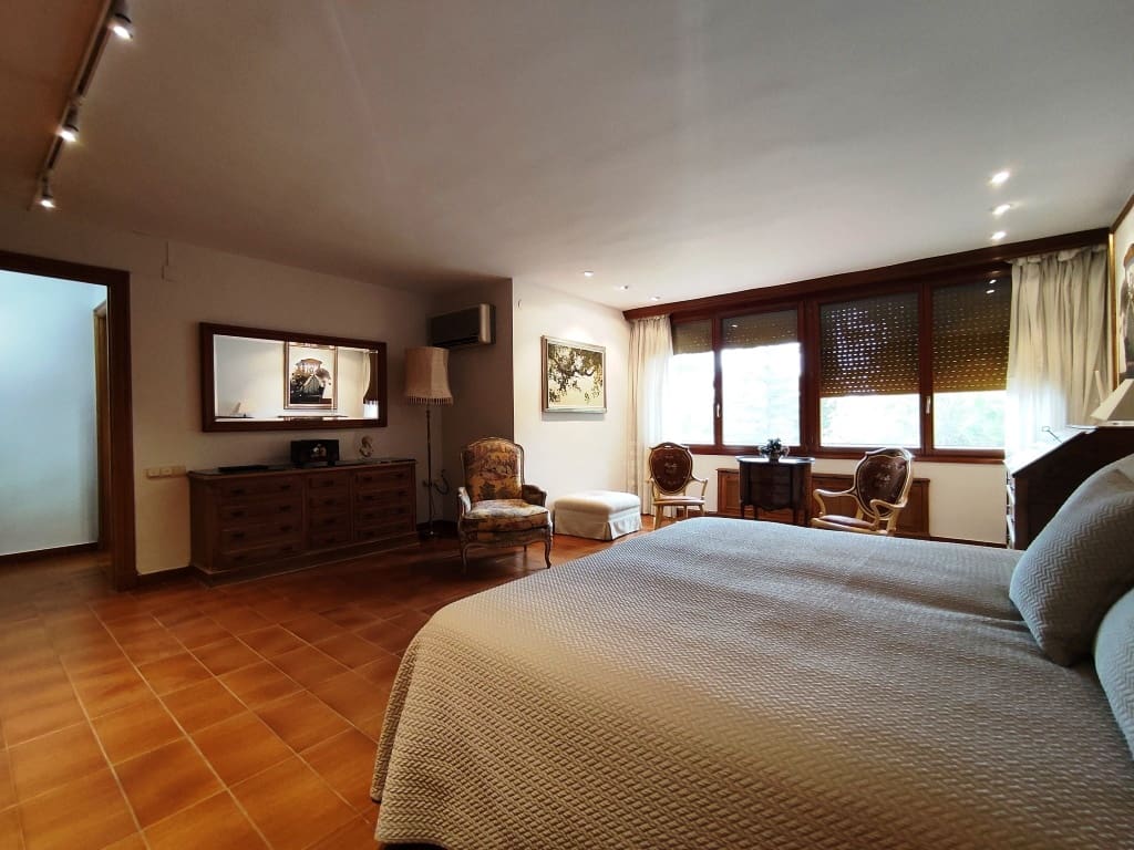 13 soverom Villa til salgs i Cocentaina med svømmebasseng garasje - € 1 950 000 (Ref: 9100107)