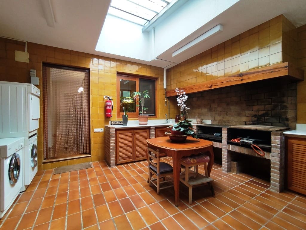 13 soverom Villa til salgs i Cocentaina med svømmebasseng garasje - € 1 950 000 (Ref: 9100107)