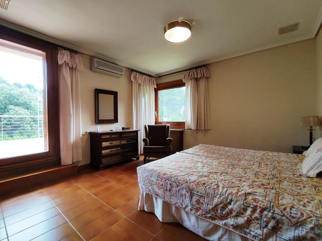 13 soverom Villa til salgs i Cocentaina med svømmebasseng garasje - € 1 950 000 (Ref: 9100107)