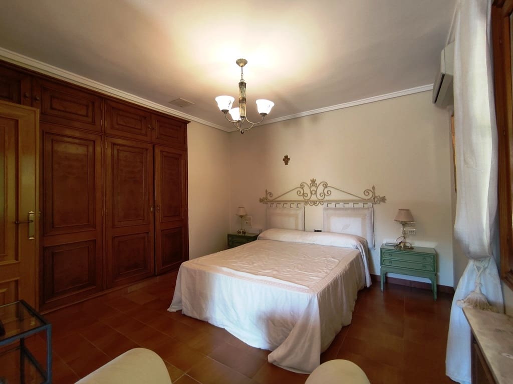 13 soverom Villa til salgs i Cocentaina med svømmebasseng garasje - € 1 950 000 (Ref: 9100107)